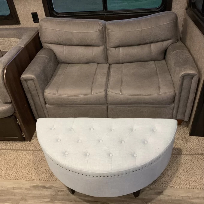 【Furniture】Roxann Upholstered Flip Top Storage Bench