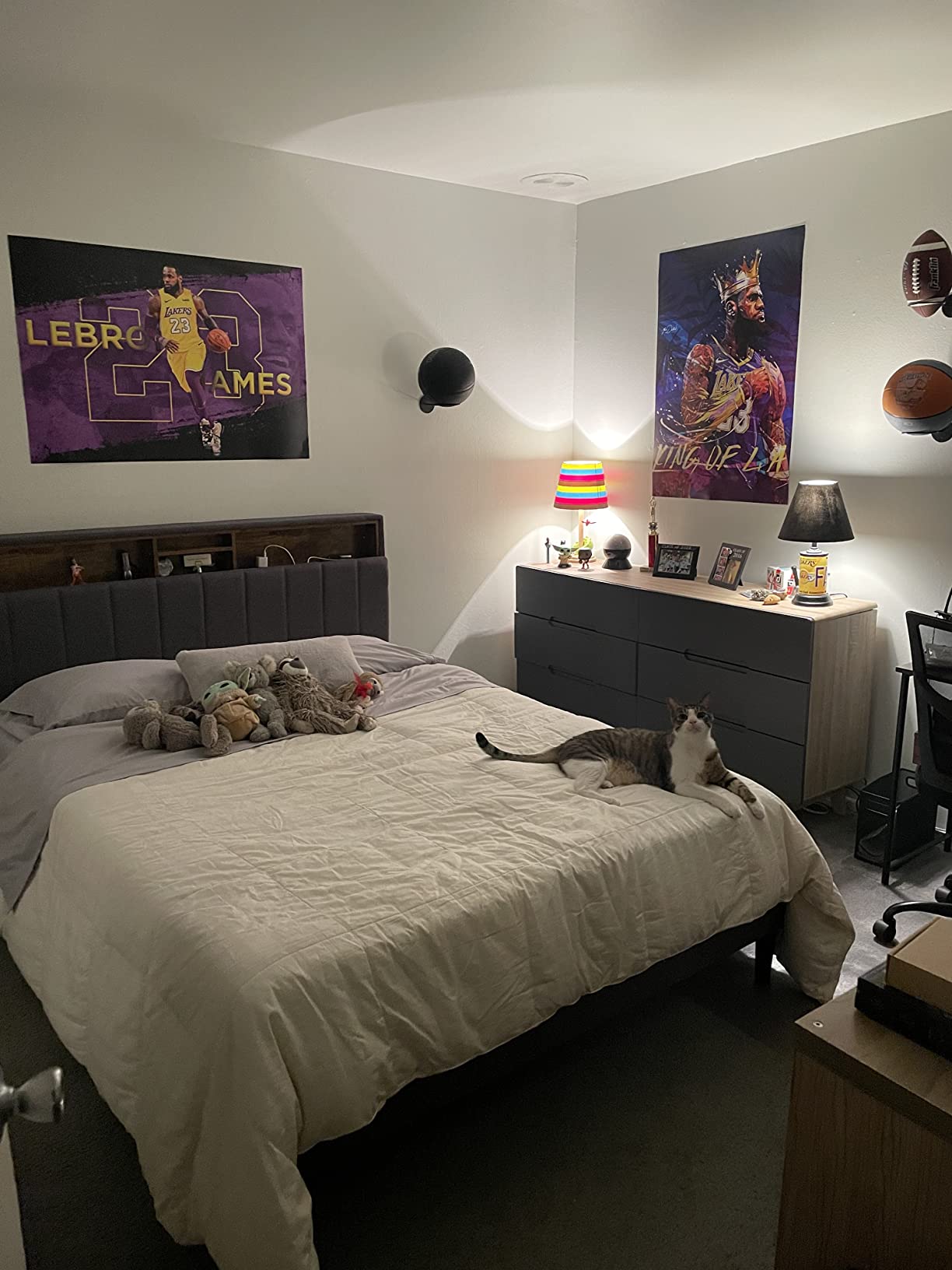 【Furniture】Queen Bed Frame with USB Ports and Outlets, Upholstered Platform Bed with Storage Headboard