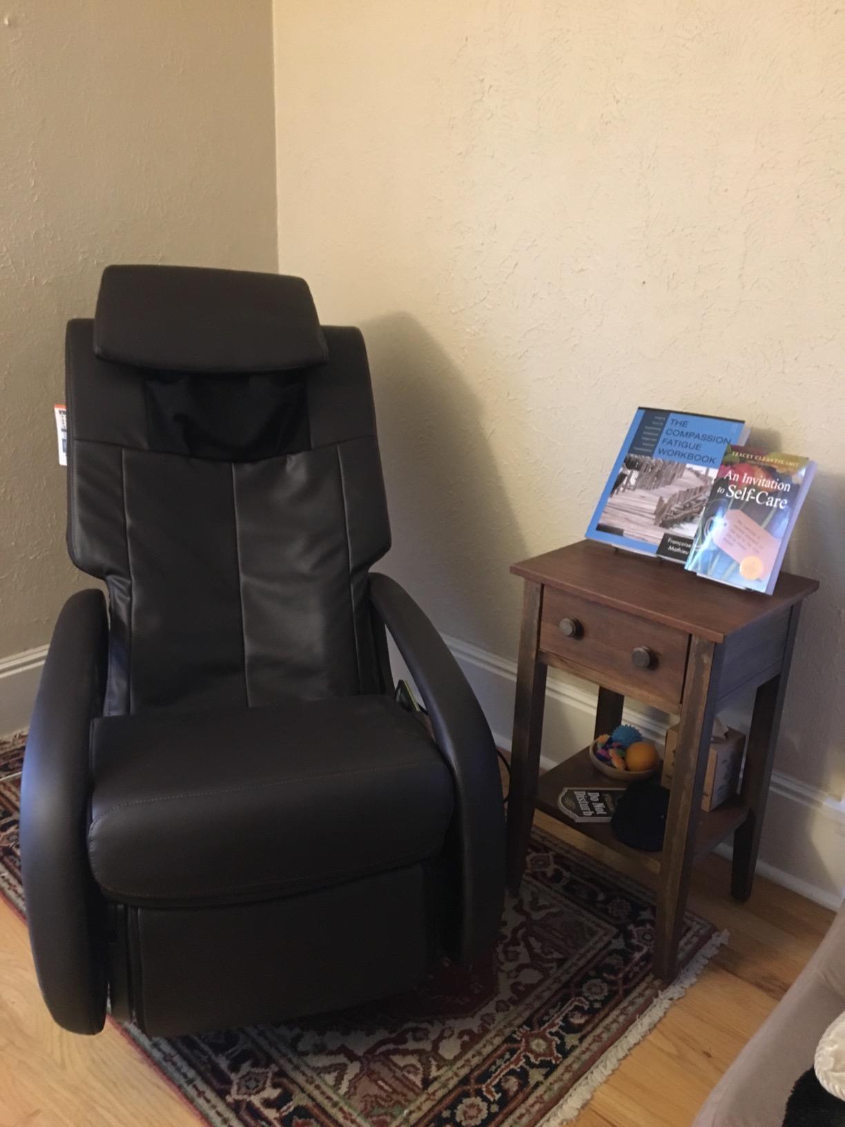 【Furniture】Human Touch WholeBody 7.1 Living Room Recliner Massage Chair