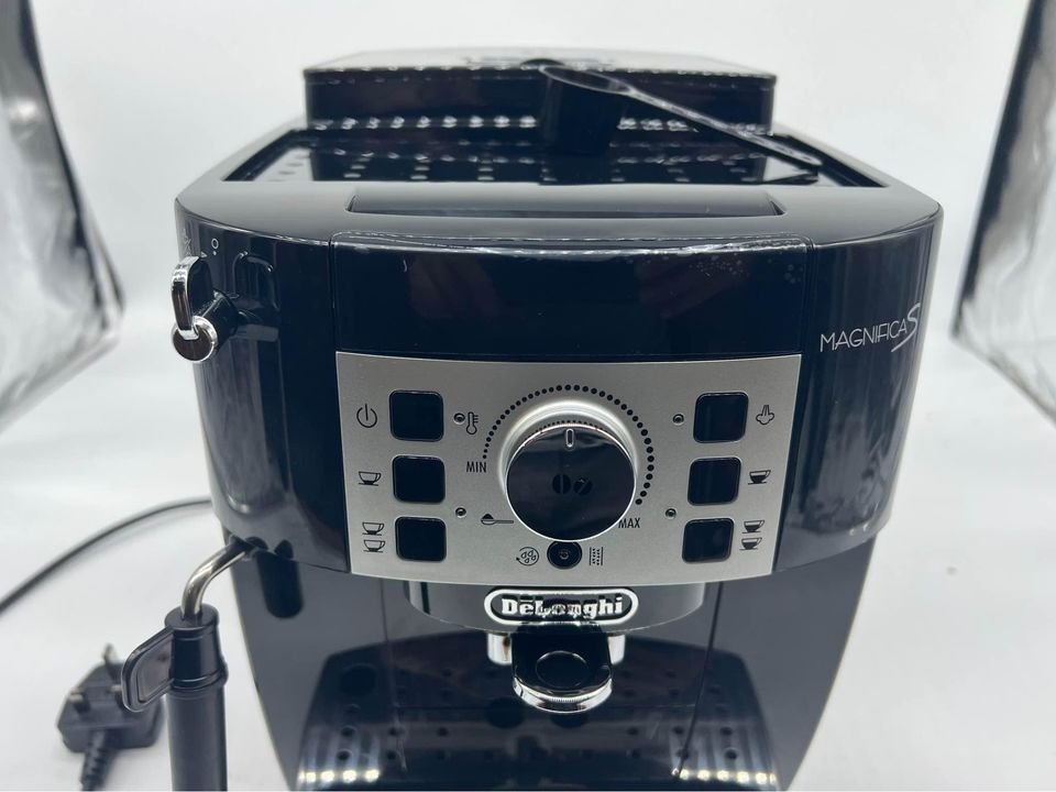 De’Longhi Magnifica S, Automatic Bean to Cup Coffee Machine, Espresso and Cappuccino Maker