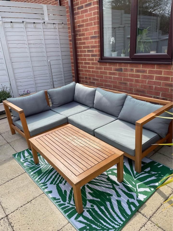 Garden corner sofa, coffee table & furniture cover