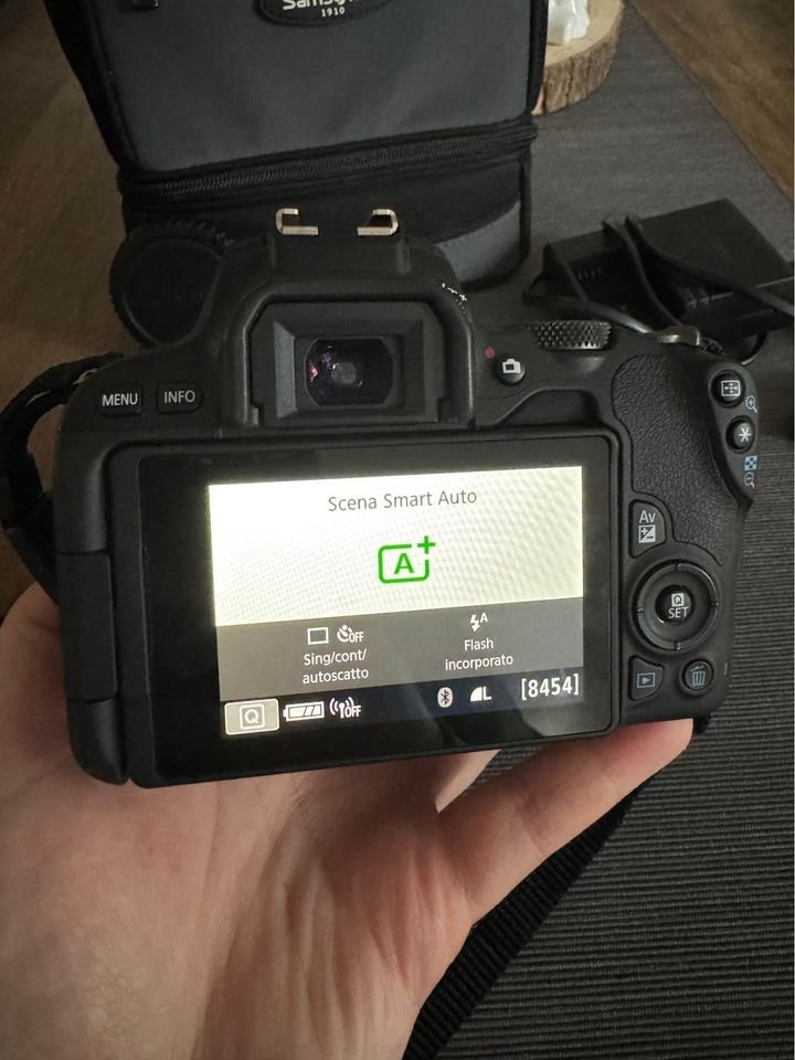 Canon EOS 200D Black + Accessories LIKE NEW