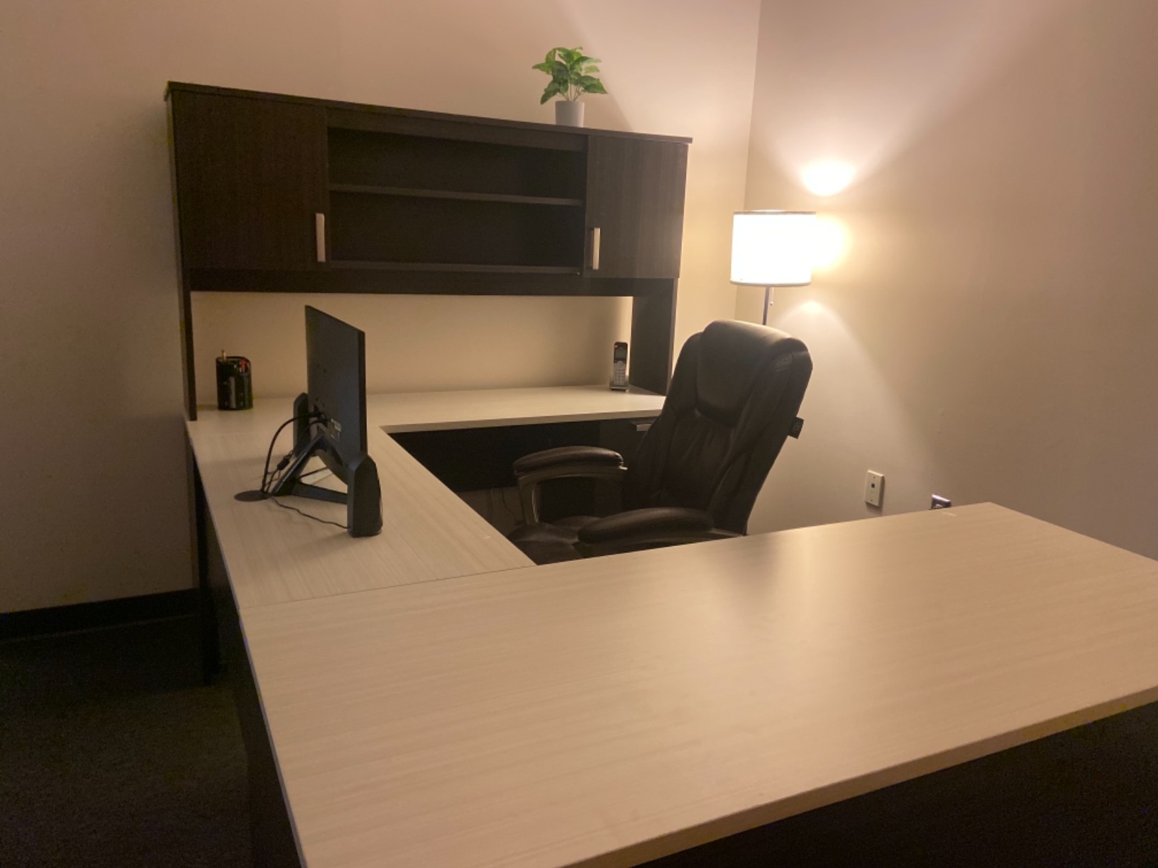 【Furniture】Bestar Ridgeley U-Shaped Executive Desk with Pedestal and Hutch, 65W, White Chocolate