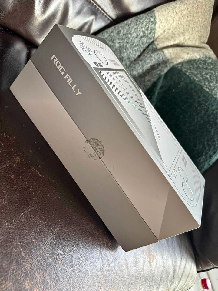 ASUS ROG Ally RC71L-ALLY.Z1X_512 White LaptopRyzen Z1 Extreme16GB512GB PCIe SSD7 IPS Touch Full HD (1920x1080)AMD RadeonWindows 11 Home